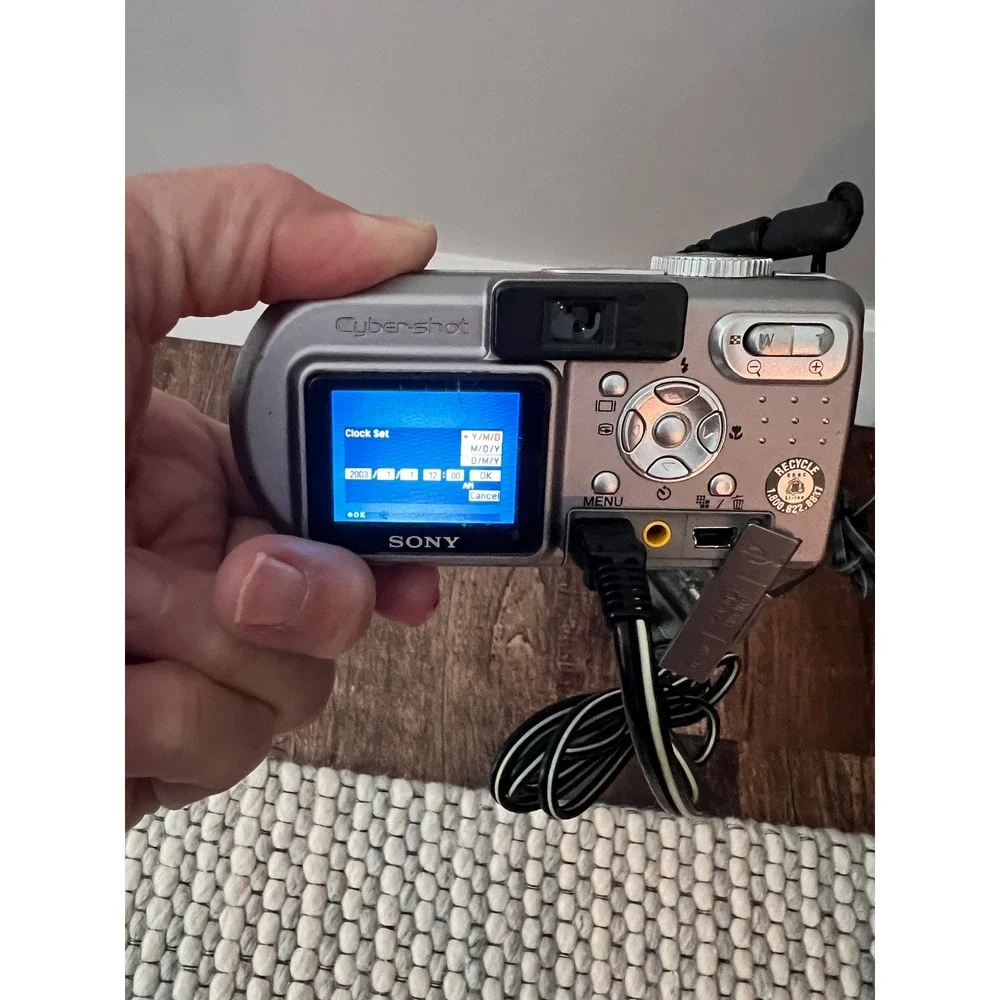 Sony Cyber-shot DSC-P10 Digital Camera Silver 5.0MP 3x Optical Zoom Box Bundle